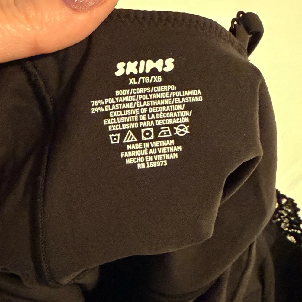 SKIMS Fits Everybody Lace Triangle Onesie Onyx Black Lace-Trim Bodysuit XL NWT